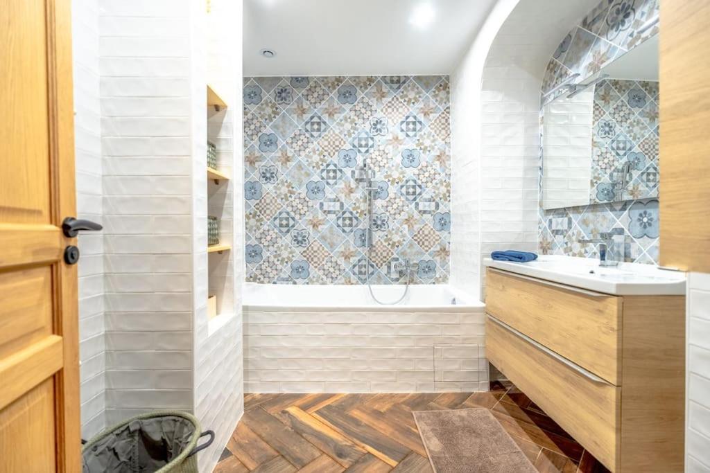 Superbe Appartement Neuf, Climatise Centre Village Le Plan-de-la-Tour Экстерьер фото