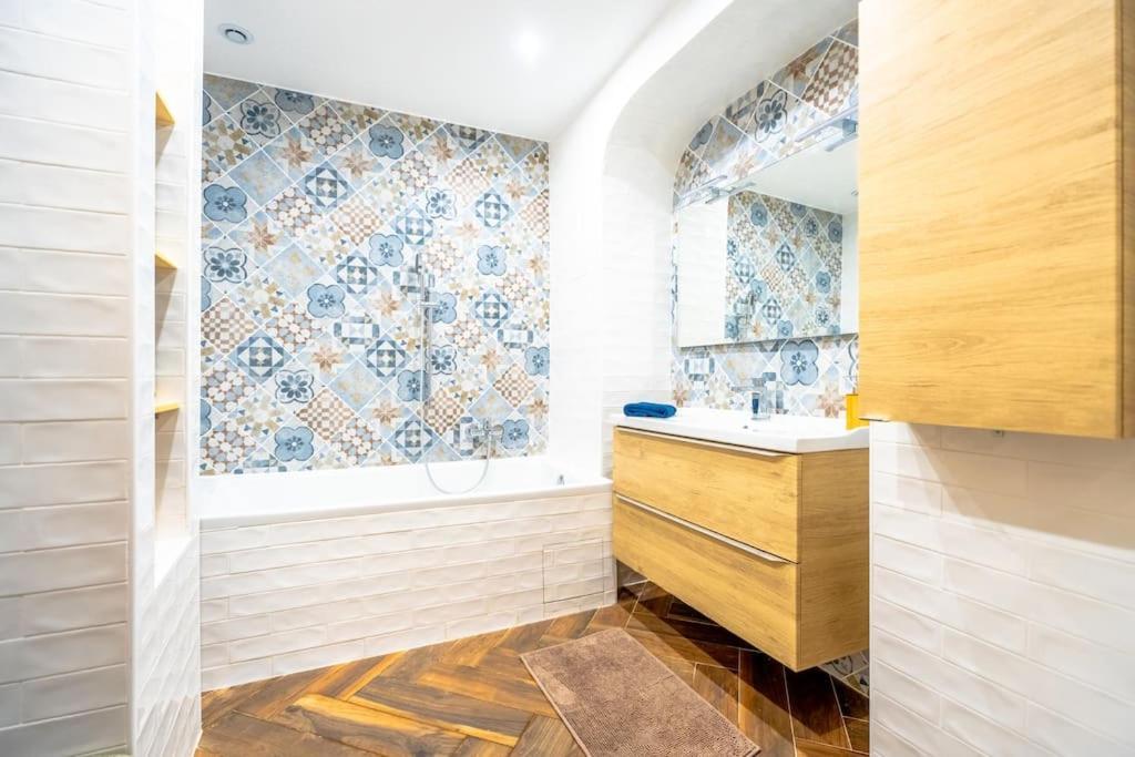 Superbe Appartement Neuf, Climatise Centre Village Le Plan-de-la-Tour Экстерьер фото